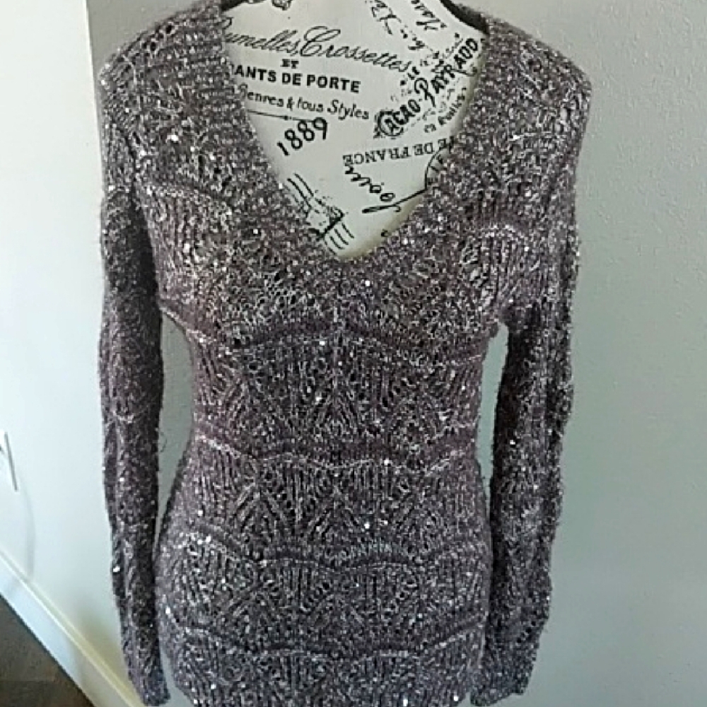 Studio Y Purple V-Neck Sweater with Intricate Design M
